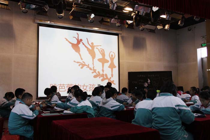 余凤老师的“立体创意剪纸”课